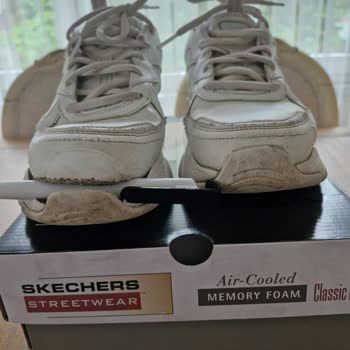 Skechers Bayan Ayakkabısı Ön Tarafında Açılma