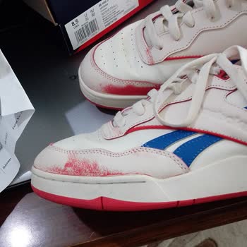 Aldıktan Kısa Süre Sonra Reebok Marka Ayakkabım Boya Akıttı.