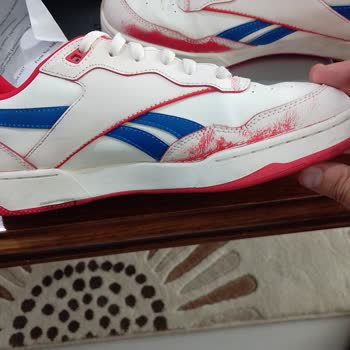 Aldıktan Kısa Süre Sonra Reebok Marka Ayakkabım Boya Akıttı.