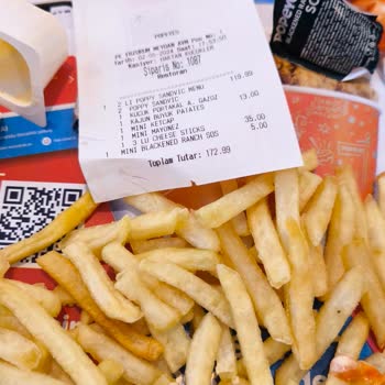 Popeyes Bayat Patates, Umursamaz Görevli