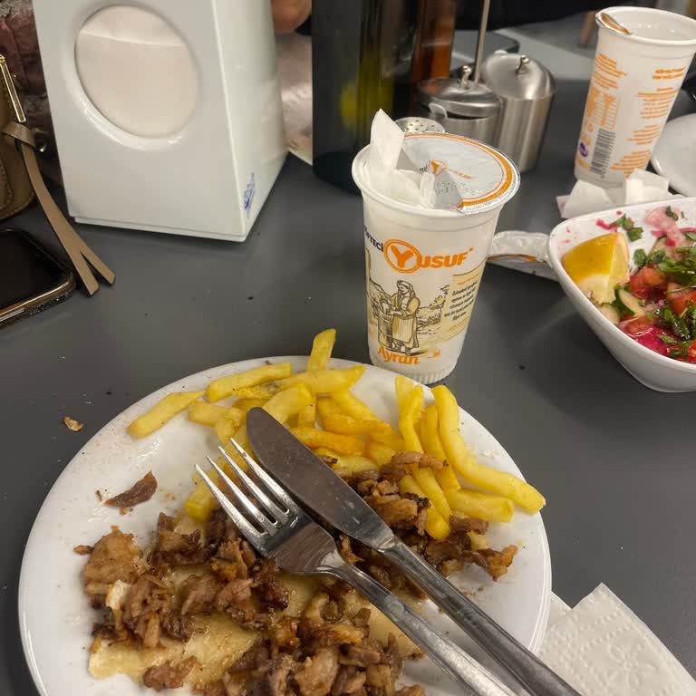 Köfteci Yusuf Döner Ve Hamburger Yemek Nedir?