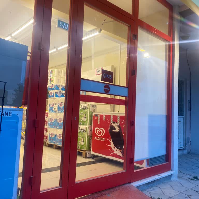 Şok Marketler Sakarya Pamukova Cumhuriyet Mahallesi Kaymakamlık Karşısı Şok Binası