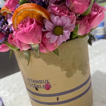 İstanbul Çiçekleri Siparişim Ipıslak Hasarlı Geldi