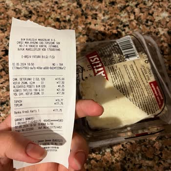 BİM Taze Alınan Kıbrıs Tatlısında Küflenme Sorunu