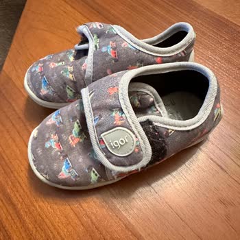 İgor Ayakkabı Igor Çocuk Ayakkabısında Metal Parçalar