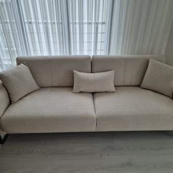 Bellona Yanlış Renk Koltuk Yastığı Ve Çizik Gardırop Kapağı