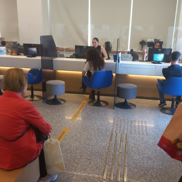 Yapı Kredi Bankasında İşler Torpille Ve Tanıdıkla Yürüyor.