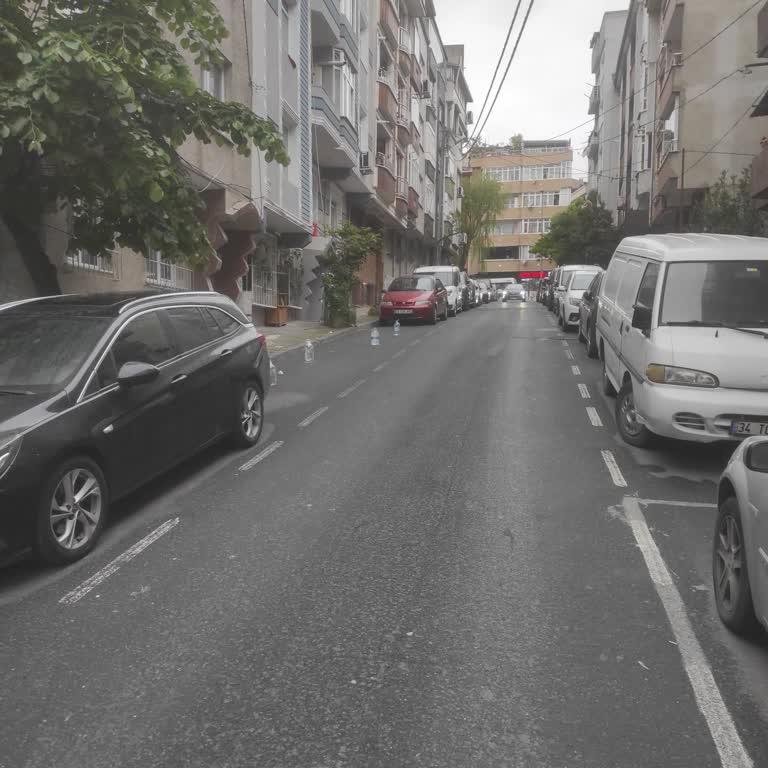 İBB - İstanbul Büyükşehir Belediyesi Kapısının Önüne Park Yapılmasın Diye Su Dolu Bidon Koyuyorlar