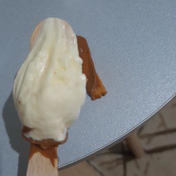 BİM Adora Marka Dondurmadan Ahşap Parçası Çıktı!