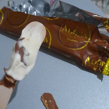 BİM Adora Marka Dondurmadan Ahşap Parçası Çıktı!