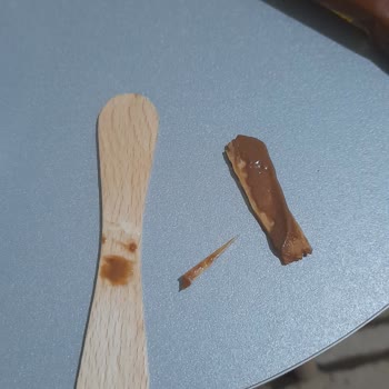 BİM Adora Marka Dondurmadan Ahşap Parçası Çıktı!