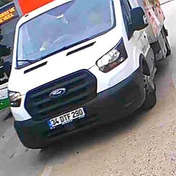 Algida Kamyonu Şoförü Üzerime Sürdü