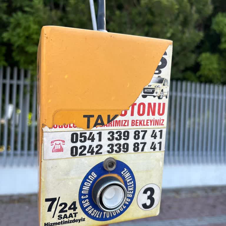 Taksiciler Odası Atso Önündeki Taksi Çağırma Butonu