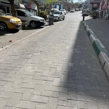 Bursa Yıldırım Belediyesi Yıldırım Mahallesi'nde Kaldırım İşgali Sorunu