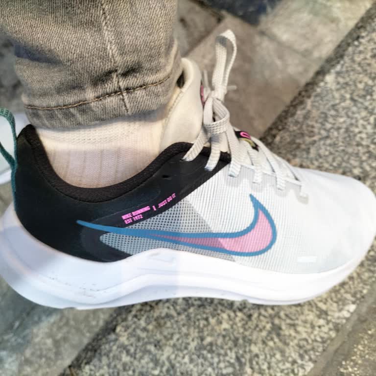 FLO Ayakkabı FLO Mağazasından Aldığım Nike Marka Ayakkabının Kayganlığı