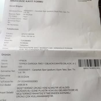 Adidas'ın Kokan Ayakkabısı