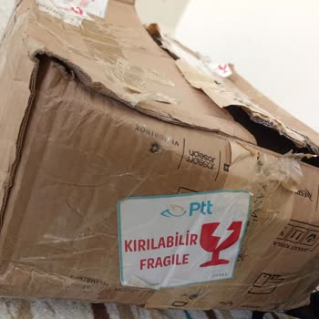 PTT Kargo Paketimin İçinde Sağlam Parça Kalmamış