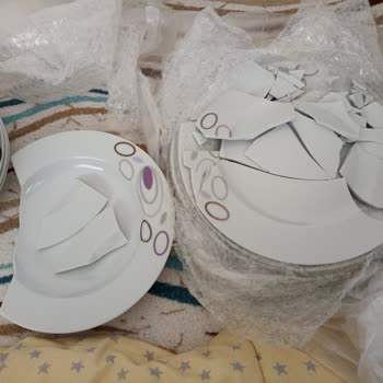 PTT Kargo Paketimin İçinde Sağlam Parça Kalmamış