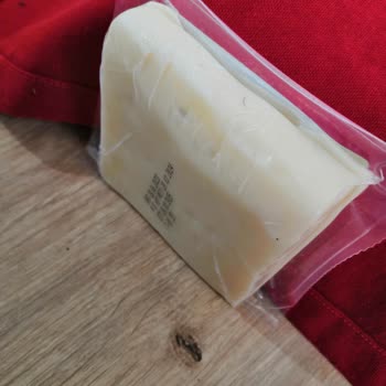 Altınkılıç Tam Yağlı Olgunlaştırılmış Eski Kaşar İçinde Kıl Var