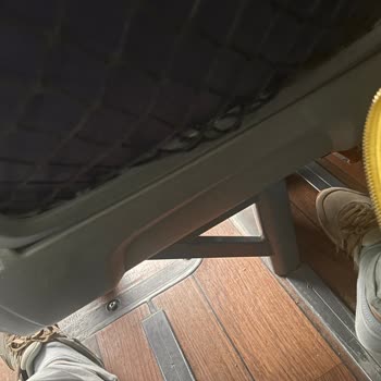 Metro Turizm Koltuk Kenarlığı, İçecek Yeri Kırık.