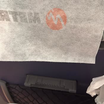 Metro Turizm Koltuk Kenarlığı, İçecek Yeri Kırık.