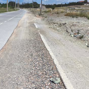 Seferihisar Belediyesi Arıtma Yolundaki Zemin Bozukluğu