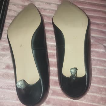 Ece'nin Butiği Yüksek Fiyata Düşük Kalite: Ayakkabı Hayal Kırıklığı