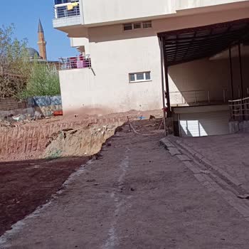 Çevre, Şehircilik Bakanlığı Apartman Dairelerine Yol Verilmeden Bina Yapılma Girişimi, Temel Kazma