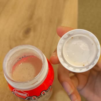 Carrefour SA Kefir Bozuk Çıktı Ve Kapağı Açar Açmaz Taştı