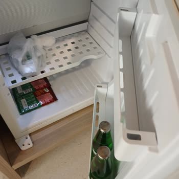 Ankara Etlik Şehir Hastanesi Refakatçi Ya Yemek Vermek İstemiyorlar. Buzdolabı Bozuk.