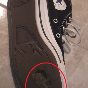 8 Aylık Converse Ayakkabıda Taban Delinmesi