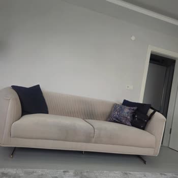 Enza Home Koltuk Takımına Yastıkların Dan Renk Çıkıyor.