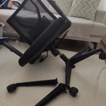 Decofis Kırılgan Sandalye, Güvensiz Oturum!