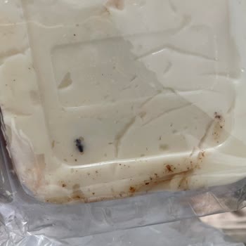 BİM Kazandibi Tatlısında Böcek