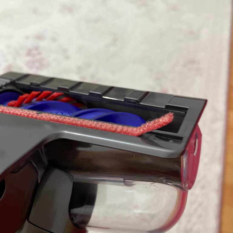 Dyson Anti-tangle Mini Motorhead Başlığı Altındaki Kırmızı Şerit Çıktı