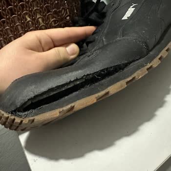 Puma Ayakkabının Kenarlarından Yırtılması
