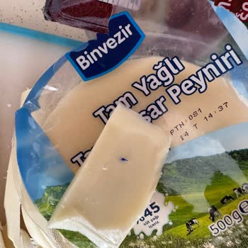Binvezir Peynir Güven Tehlikede: BİM'den Alınan Peynirde Plastik Parça!