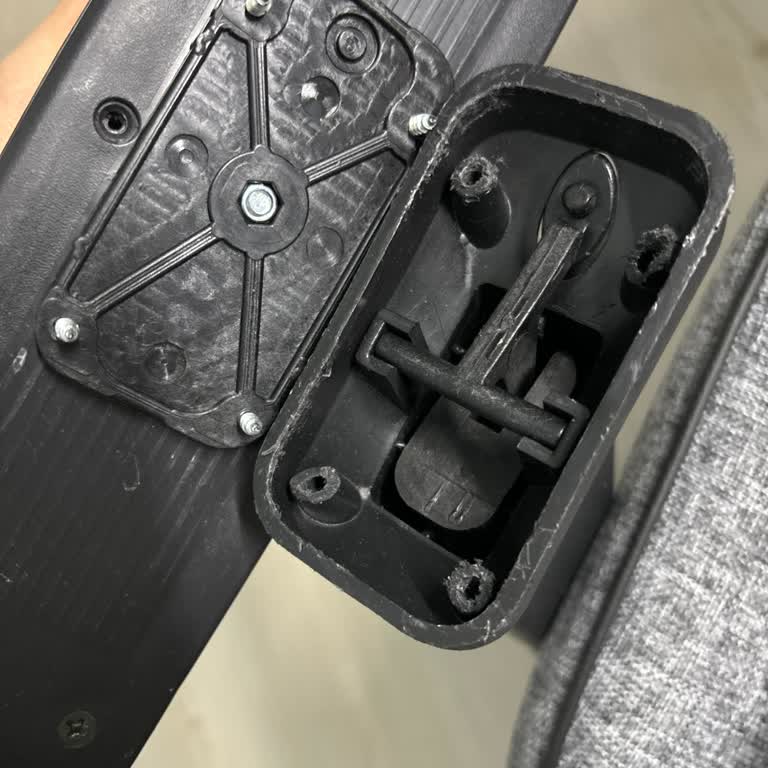 Hawk Gaming Chair Sol Kolçak Kırıldı