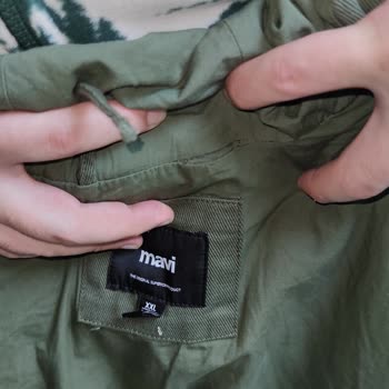 Mavi Uygulamasından Aldığım Ceket Yırtık Ve Kullanılmış Çıktı.