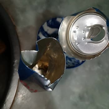 Red Bull İçinden Bir Şey Çıktı