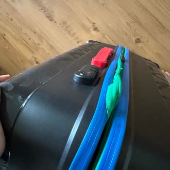 Benetton Valiz Hiç Kullanmadan Fermuarı Söküldü