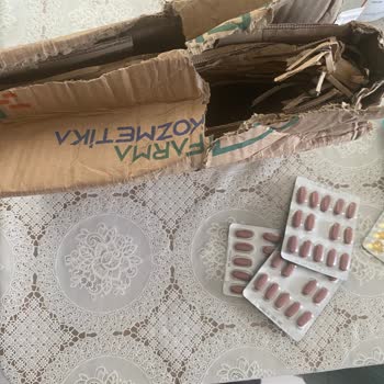 Farmakozmetika Ezik Kutu Kötü Paketleme Dökülmüş Ürün