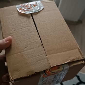 Kargom Sende Kargoları Açarak Teslim Ediyor