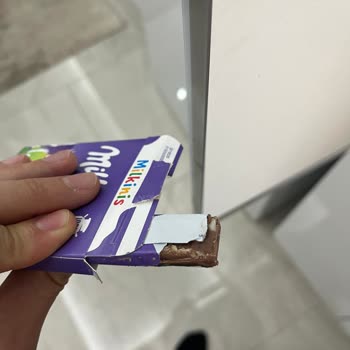 Milka Kutu İçinden Hasarlı Paketi Yırtık Çikolata Çıktı