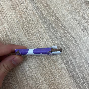 Milka Kutu İçinden Hasarlı Paketi Yırtık Çikolata Çıktı