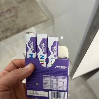 Milka Kutu İçinden Hasarlı Paketi Yırtık Çikolata Çıktı