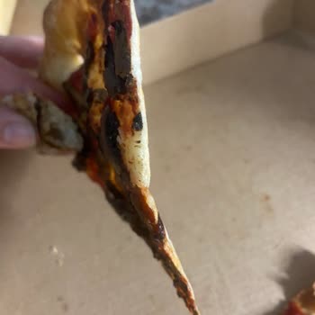 Pizza Hut Yufkadan İnce Kömürden Kara Pizza