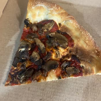 Pizza Hut Yufkadan İnce Kömürden Kara Pizza