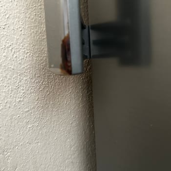 Arçelik Buzdolabı Durduğu Yerde Çürüyor