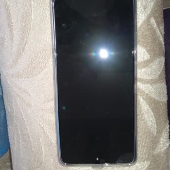 Zore Aksesuar Kayseri Bayi Redmi Not 12 Pro Koruma Camini Defolu Olduğu Halde Takti.